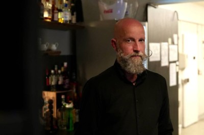 Hotelleier vil ikke legge ut for sykepenger: – Det er steingalt!