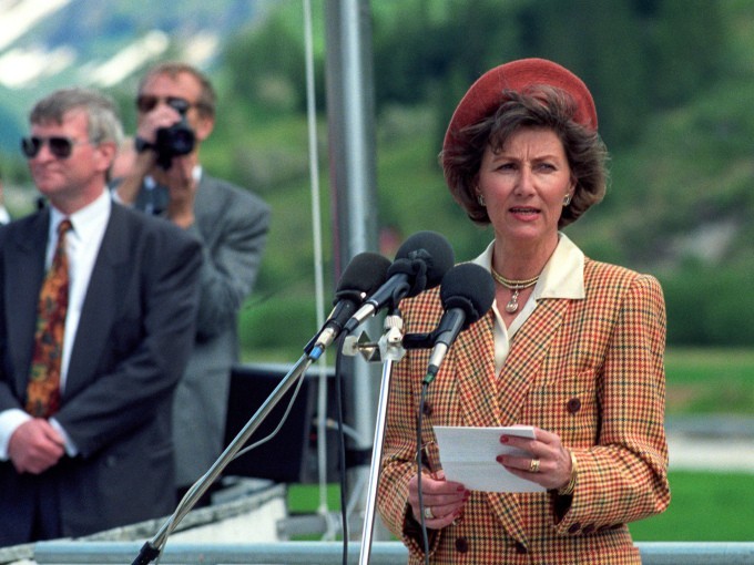 Dronning Sonja åpner Norsk Bremuseum i Fjærland 31. mai 1991. Foto: Torolf Engen / NTB