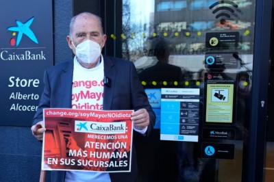 Krever bedre banktjenester: – Jeg er gammel, ikke idiot