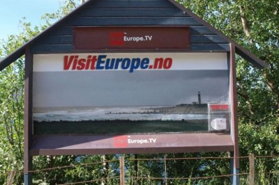 Tavle i Farsund, saget ned av Vegvesenet på oppdrag fra ordfører Stein A. Ytterdahl.