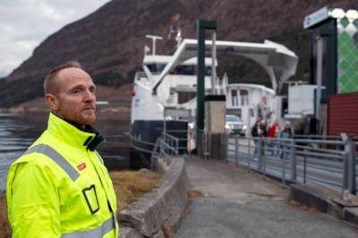 Ferja vart gratis i fjor. No vil fylkeskommunen leggja ho ned.